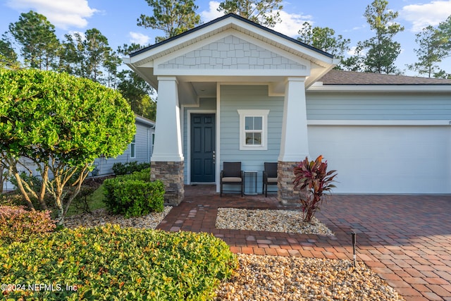 view of front of property featuring a garage