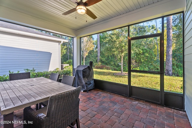 sunroom / solarium featuring ceiling fan