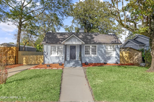 view of front of house with a front lawn