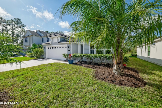 view of front of house featuring a front lawn