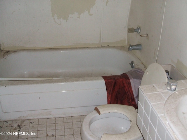 bathroom with tile patterned flooring, toilet, and a bathtub