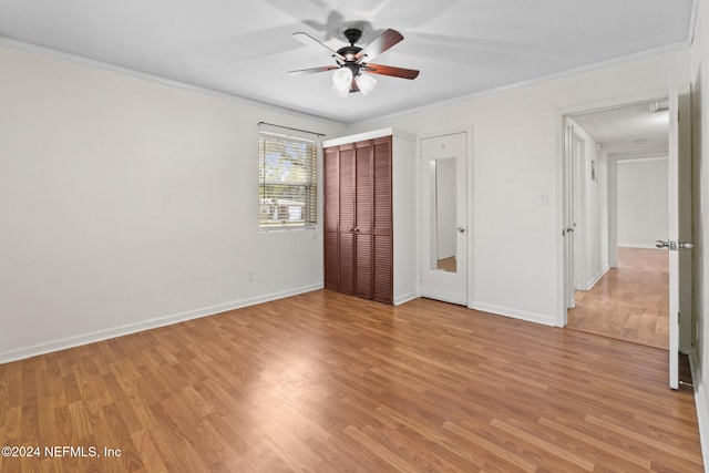 unfurnished bedroom with light hardwood / wood-style floors, ceiling fan, and crown molding