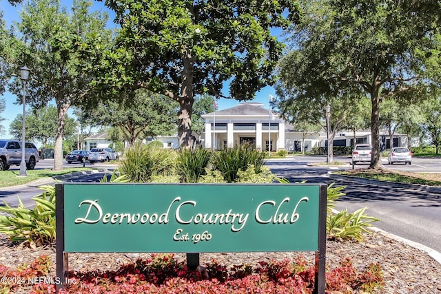 view of community / neighborhood sign