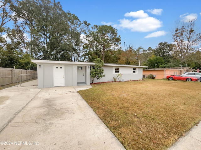 ranch-style home with a front yard