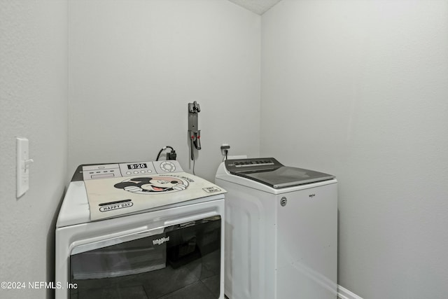 washroom featuring washer and clothes dryer