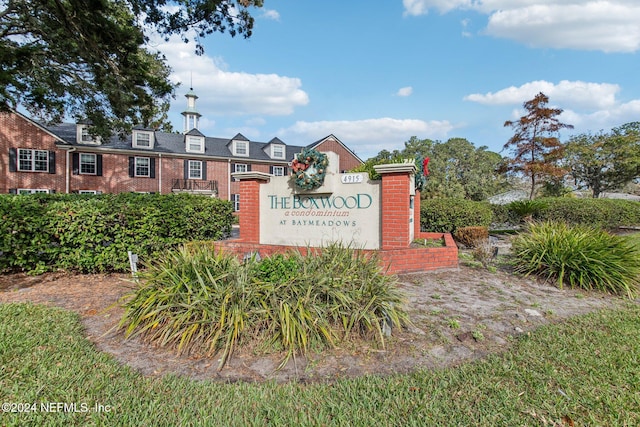 view of community / neighborhood sign