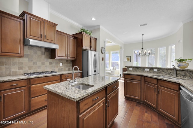 kitchen with sink, stainless steel appliances, dark hardwood / wood-style floors, and a notable chandelier