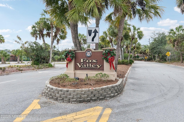 view of community / neighborhood sign