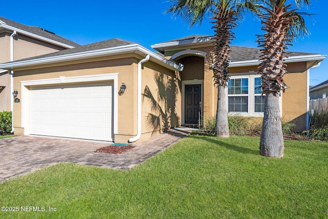 view of front of home featuring a front yard and a garage