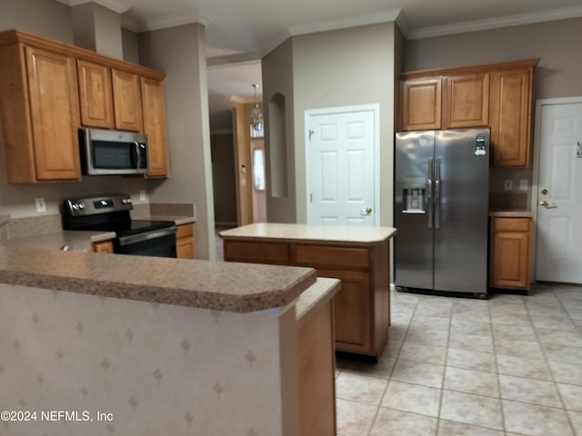 kitchen with kitchen peninsula, crown molding, a kitchen island, and appliances with stainless steel finishes