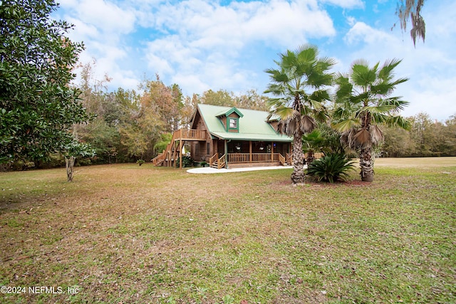 view of front of house featuring a porch and a front yard