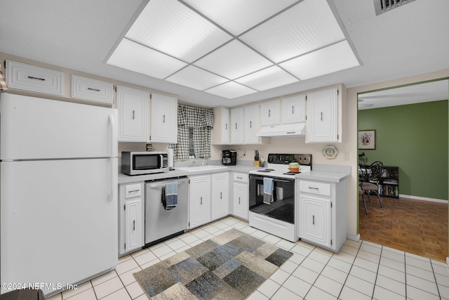 1 Farrington Ln, Palm Coast, FL 32137 - kitchen featuring stainless steel appliances, under cabinet range hood, light countertops, and white cabinets