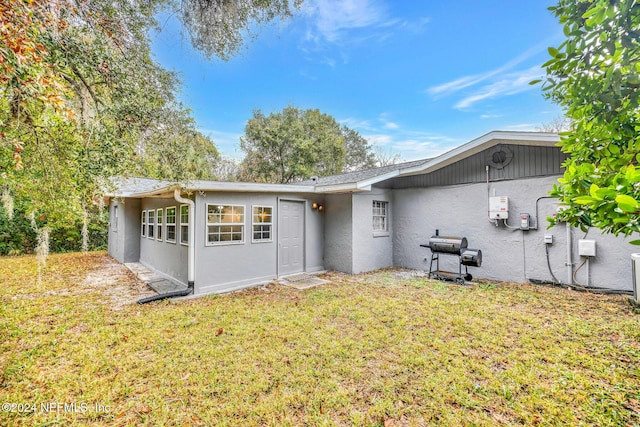 1 Farrington Ln, Palm Coast, FL 32137 - rear view of house featuring stucco siding and a yard