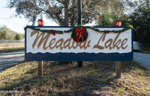 view of community / neighborhood sign