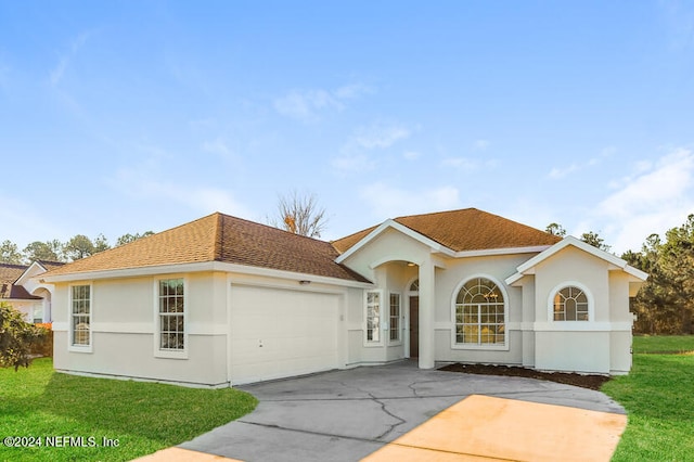 view of front of home featuring a garage and a front yard