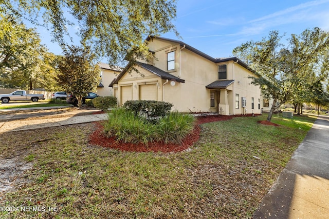 front facade featuring a front lawn