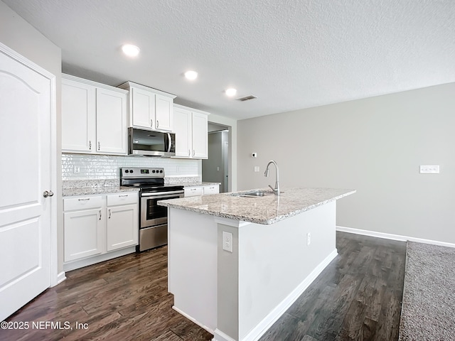 kitchen with stainless steel appliances, a center island with sink, dark hardwood / wood-style flooring, white cabinets, and sink