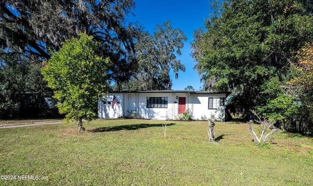 ranch-style house with a front yard