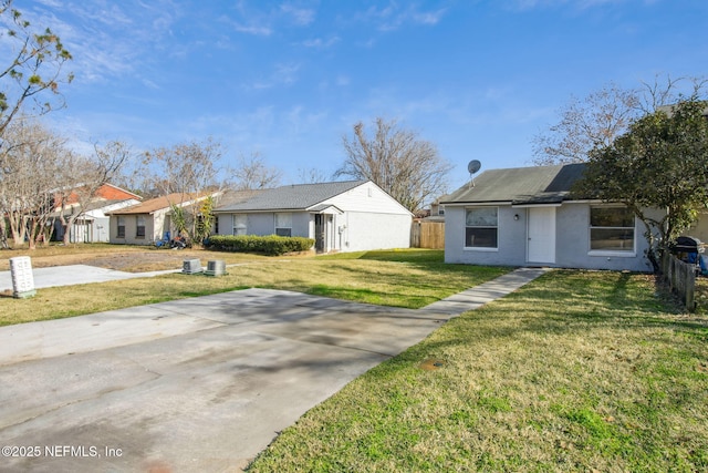 ranch-style house featuring a front yard