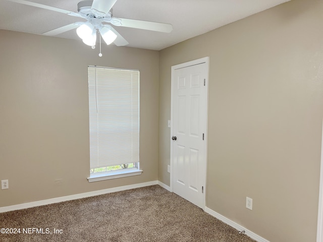 carpeted empty room featuring ceiling fan