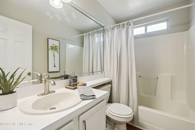 full bathroom with shower / bath combo with shower curtain, vanity, and toilet