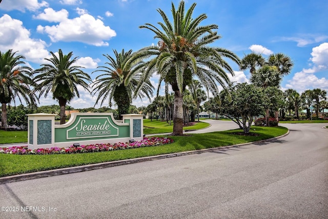 view of community / neighborhood sign