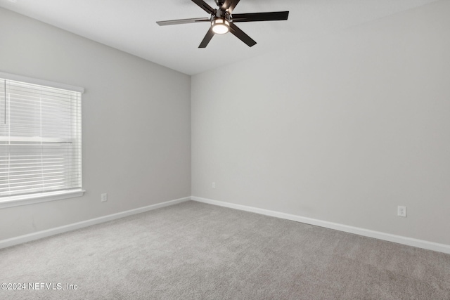 unfurnished room with carpet flooring and ceiling fan