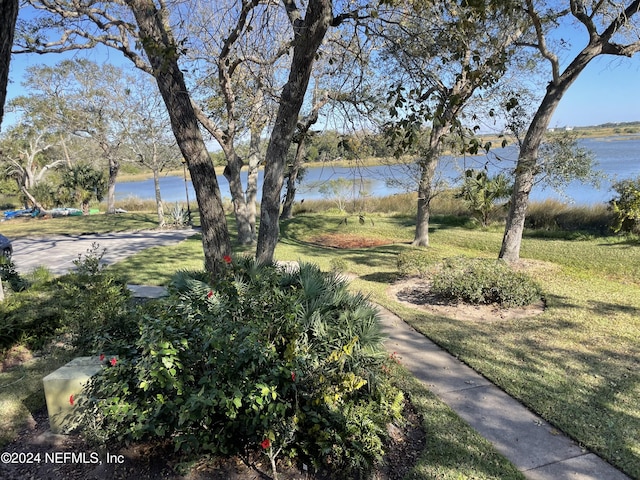 view of yard featuring a water view