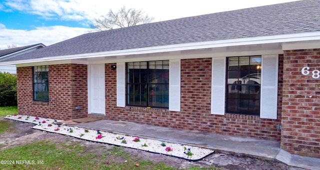 property entrance featuring covered porch