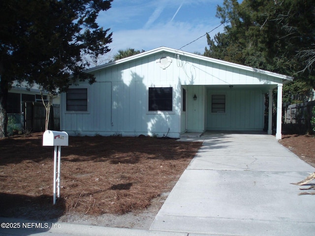 view of front facade featuring a carport and concrete driveway