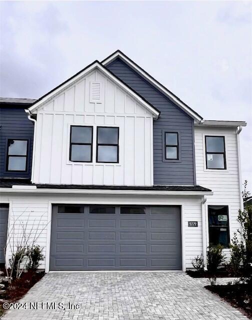 view of front of property featuring a garage