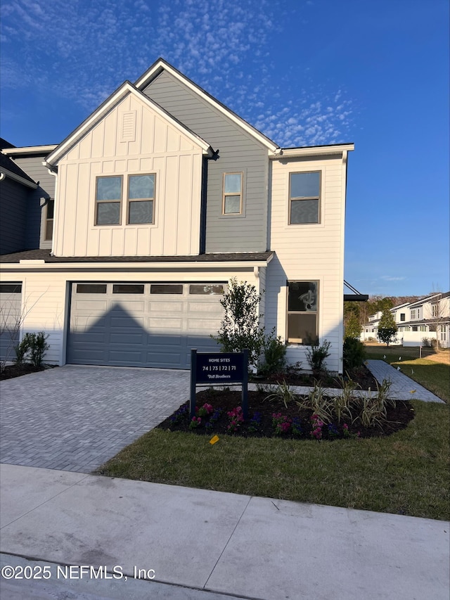 view of front of house featuring a garage