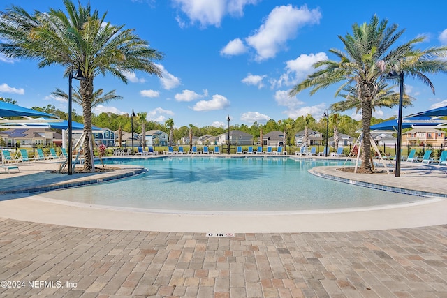 view of swimming pool