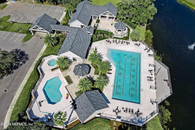 304 Tournament Rd, Ponte Vedra Beach, FL 32082 - bird's eye view of a pool area and a large body of water