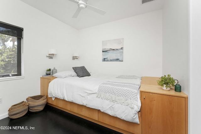 bedroom featuring ceiling fan