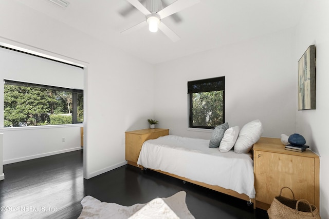 bedroom with ceiling fan