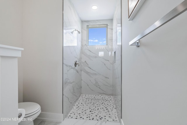 bathroom with toilet and tiled shower