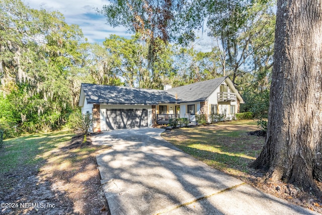 view of front of property featuring a front lawn and a garage