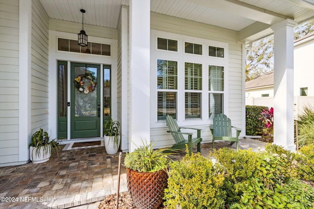 entrance to property featuring covered porch