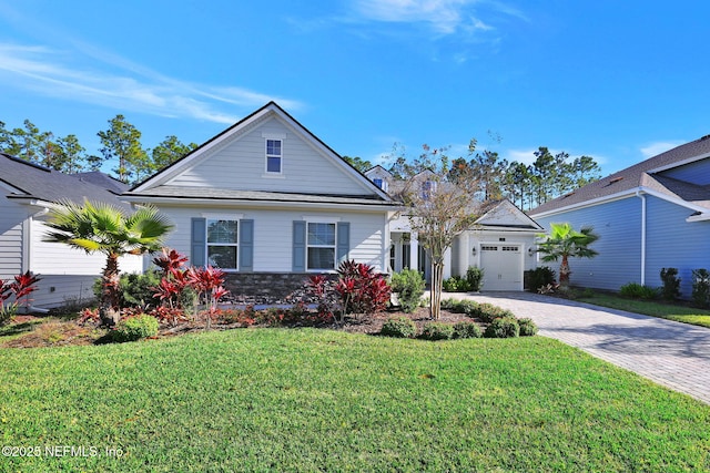 view of front facade with a front lawn