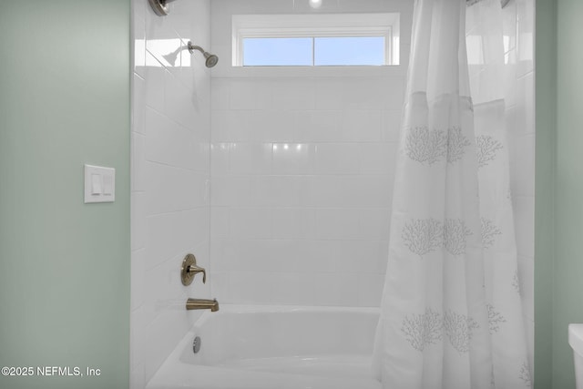 bathroom with shower / tub combo