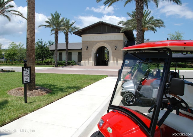 view of front of house featuring a front yard