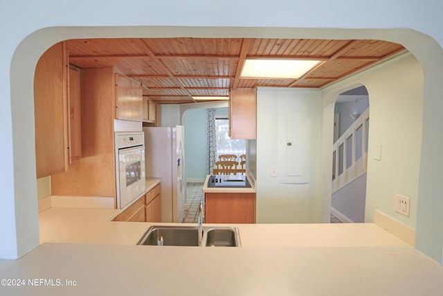 3145 Coastal Hwy Unit 1138, Saint Augustine, FL 32084 - kitchen with kitchen peninsula, sink, and white appliances