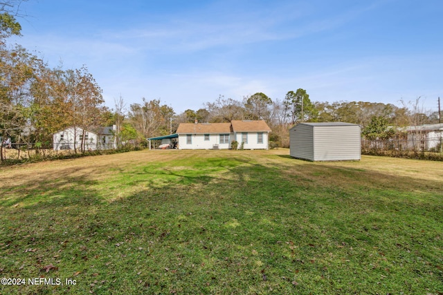 view of yard featuring a shed