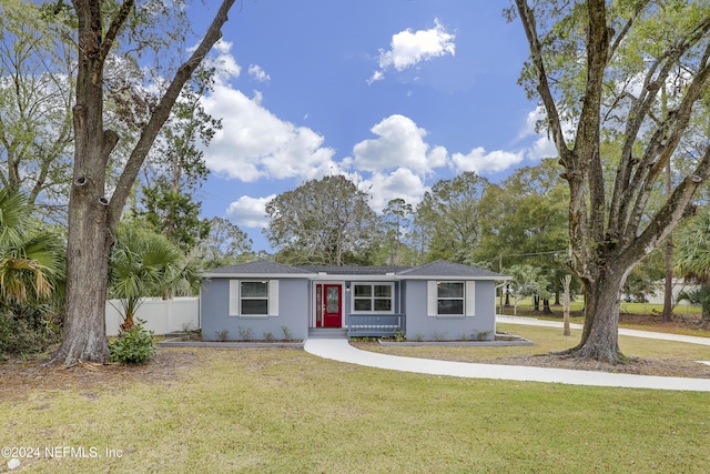 ranch-style house featuring a front lawn