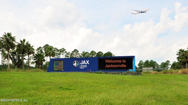 community sign featuring a lawn