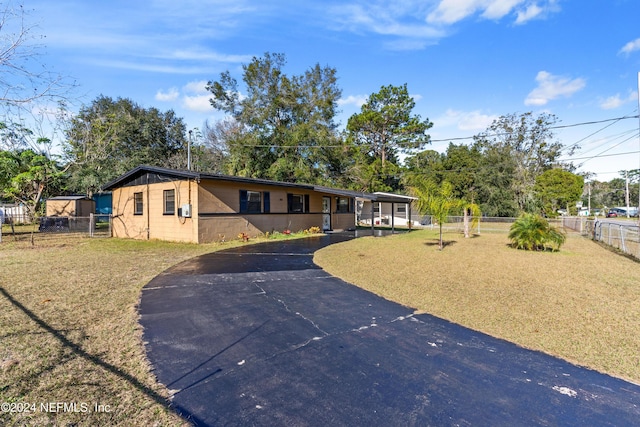 view of front of house featuring a front yard