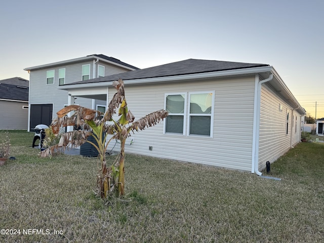 view of front of home featuring a yard