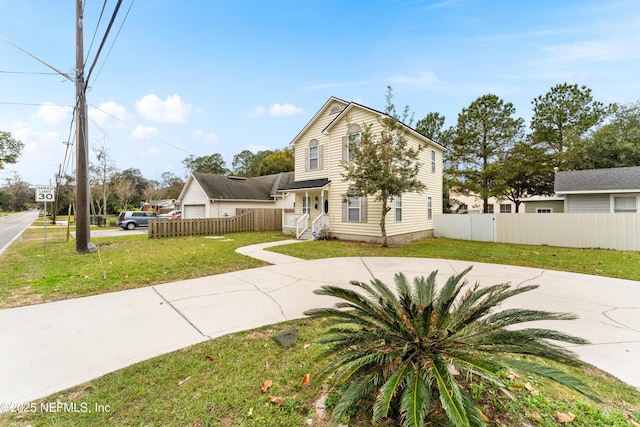 front facade featuring a front lawn