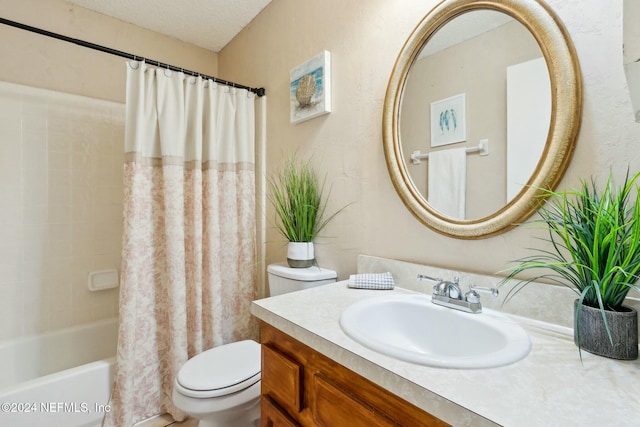 full bathroom featuring shower / bath combo with shower curtain, vanity, and toilet